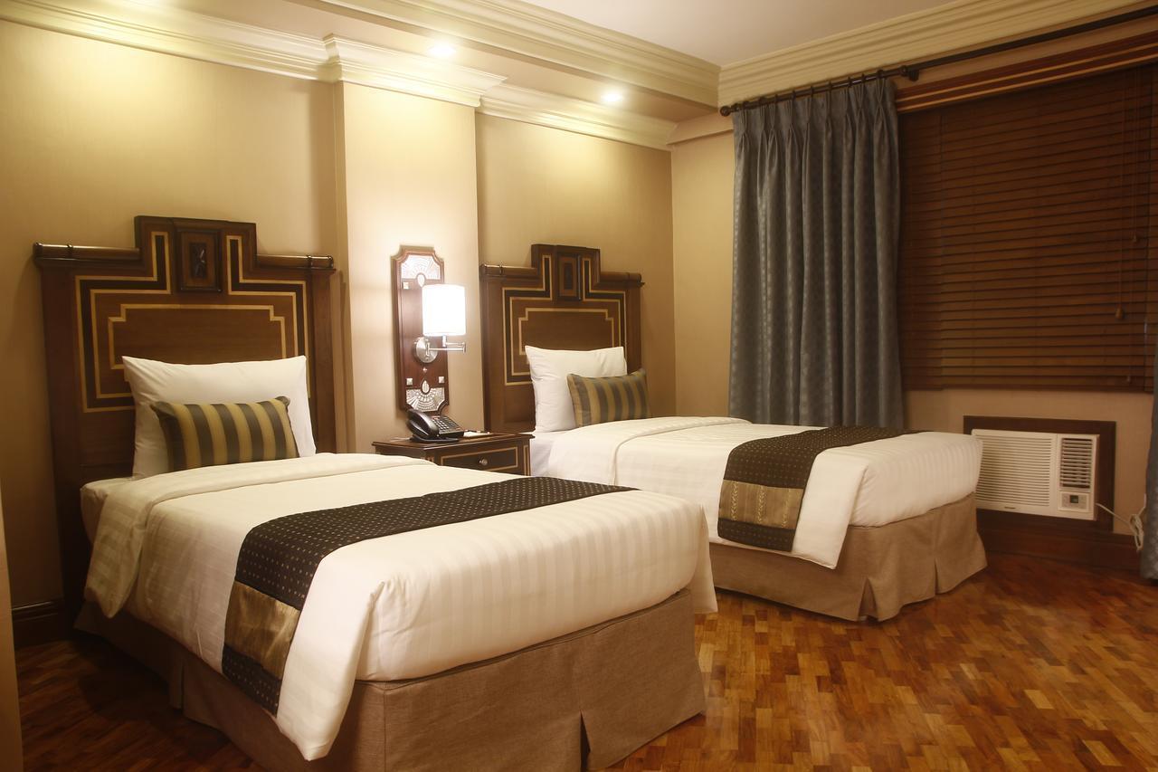 Herald Suites Polaris Makati City Exterior photo