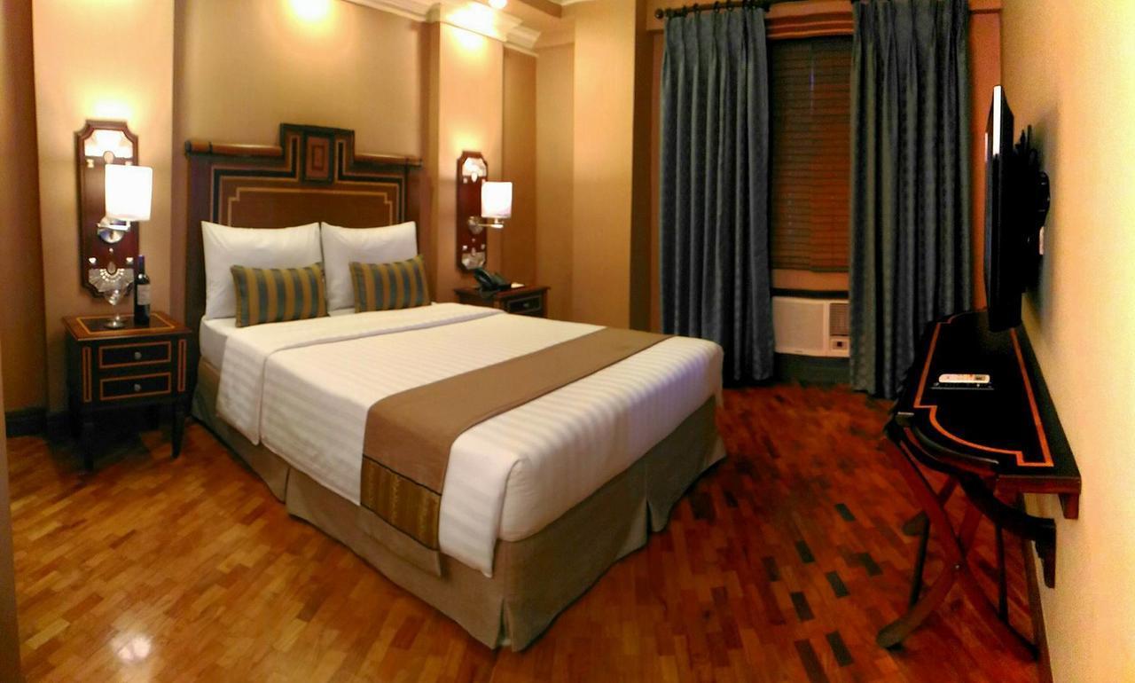 Herald Suites Polaris Makati City Exterior photo