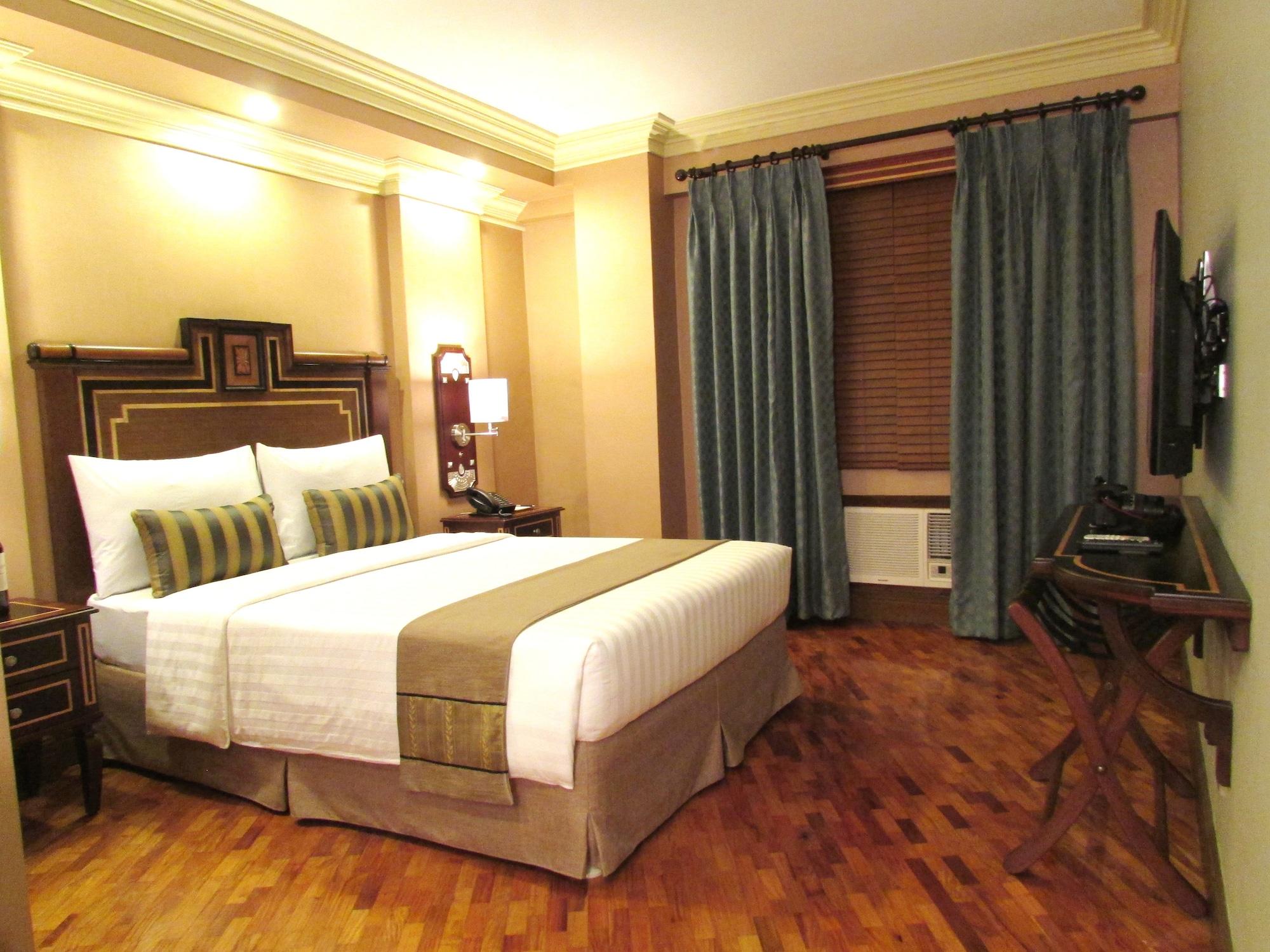 Herald Suites Polaris Makati City Exterior photo