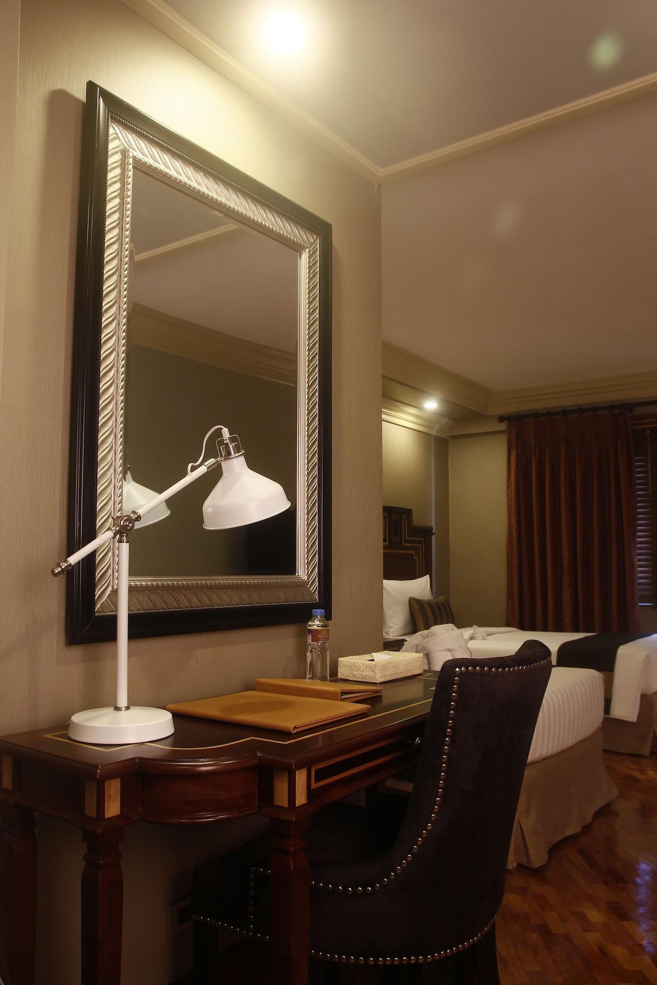 Herald Suites Polaris Makati City Exterior photo