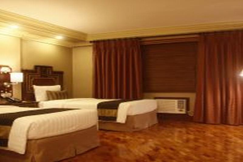 Herald Suites Polaris Makati City Exterior photo
