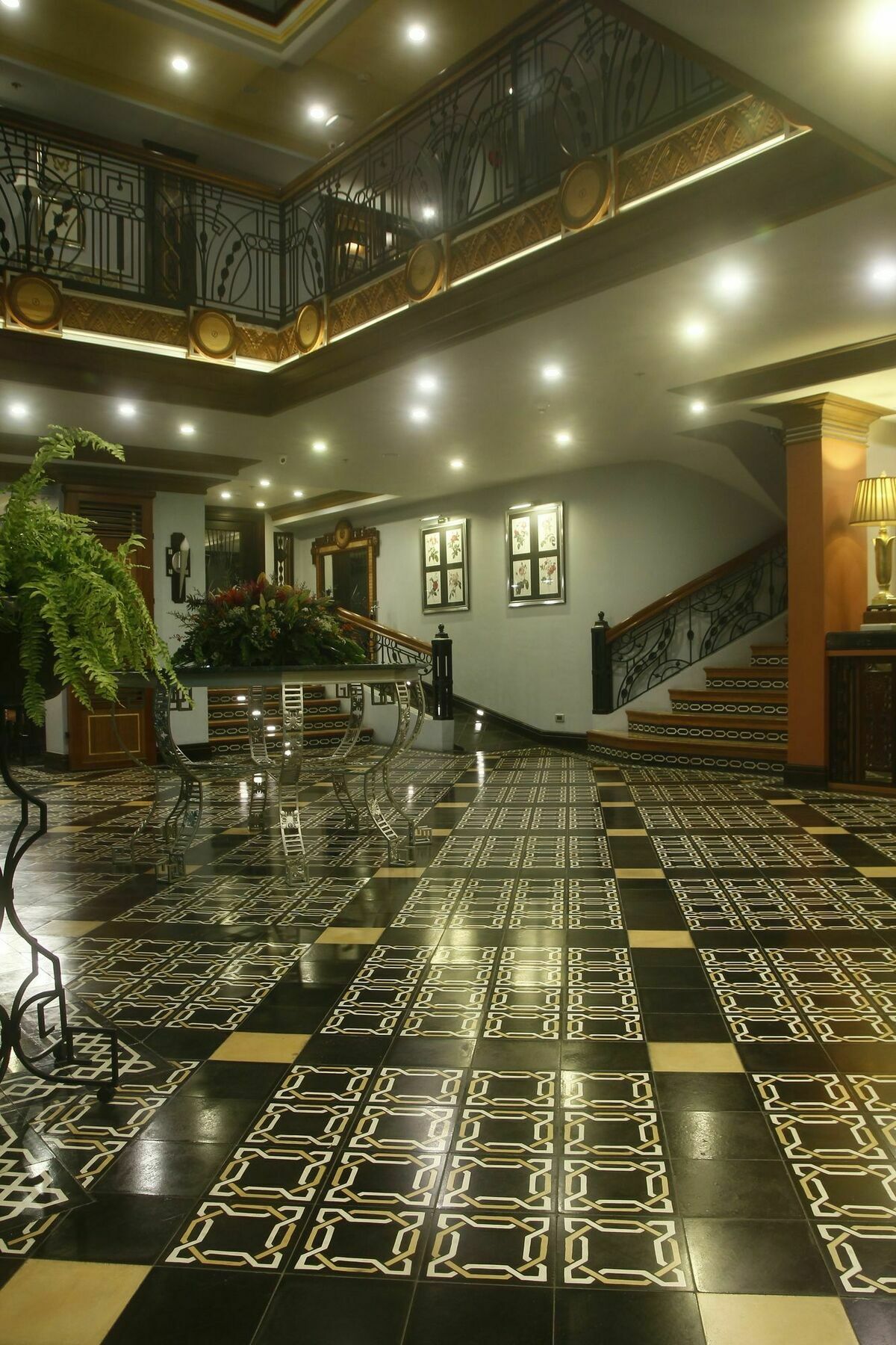 Herald Suites Polaris Makati City Exterior photo